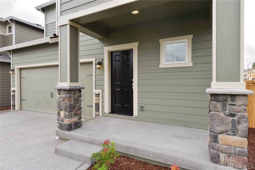 Property Photo:  18917 Lipoma Ave E  WA 98374 