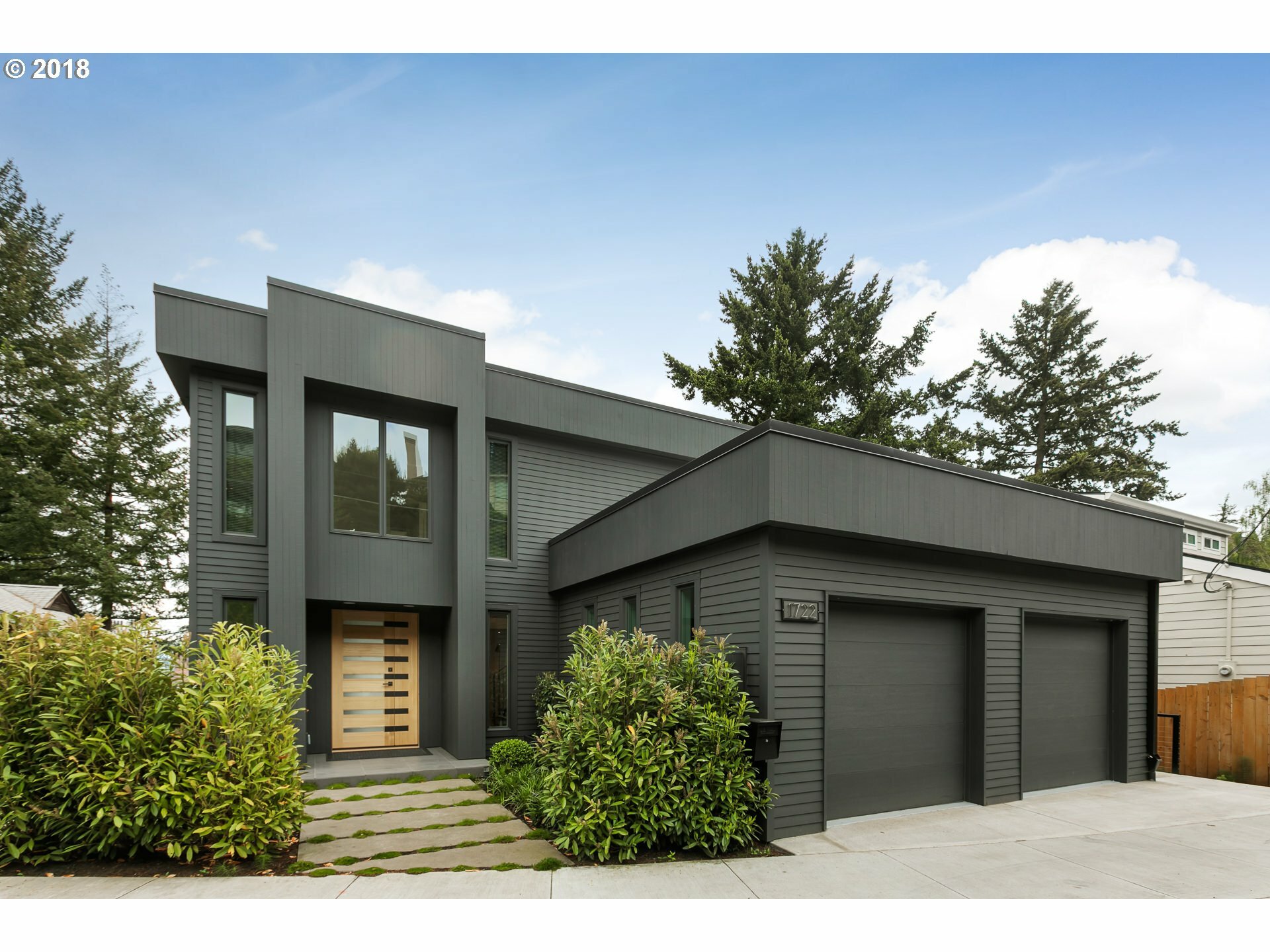 Property Photo: 1722 SW Vista Ave OR 97201