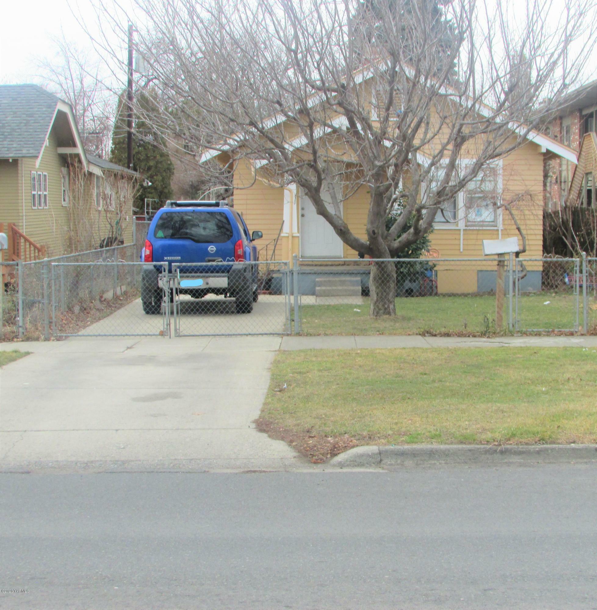 Property Photo: 206 N 6th St WA 98901