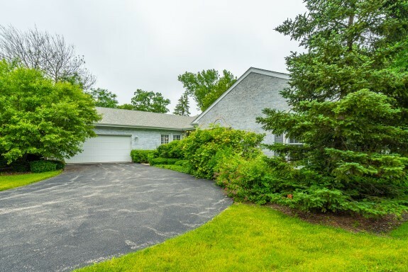 Property Photo:  8 Fairfax Lane  IL 60069 