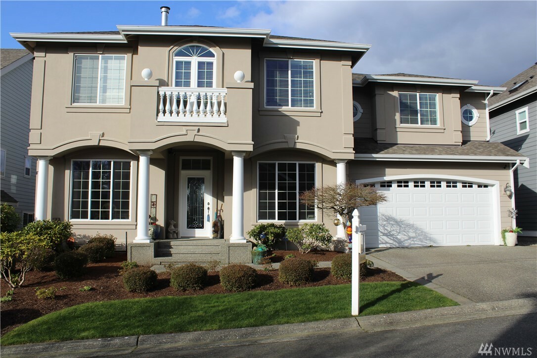 Property Photo: 825 Lincoln Ave SE WA 98057