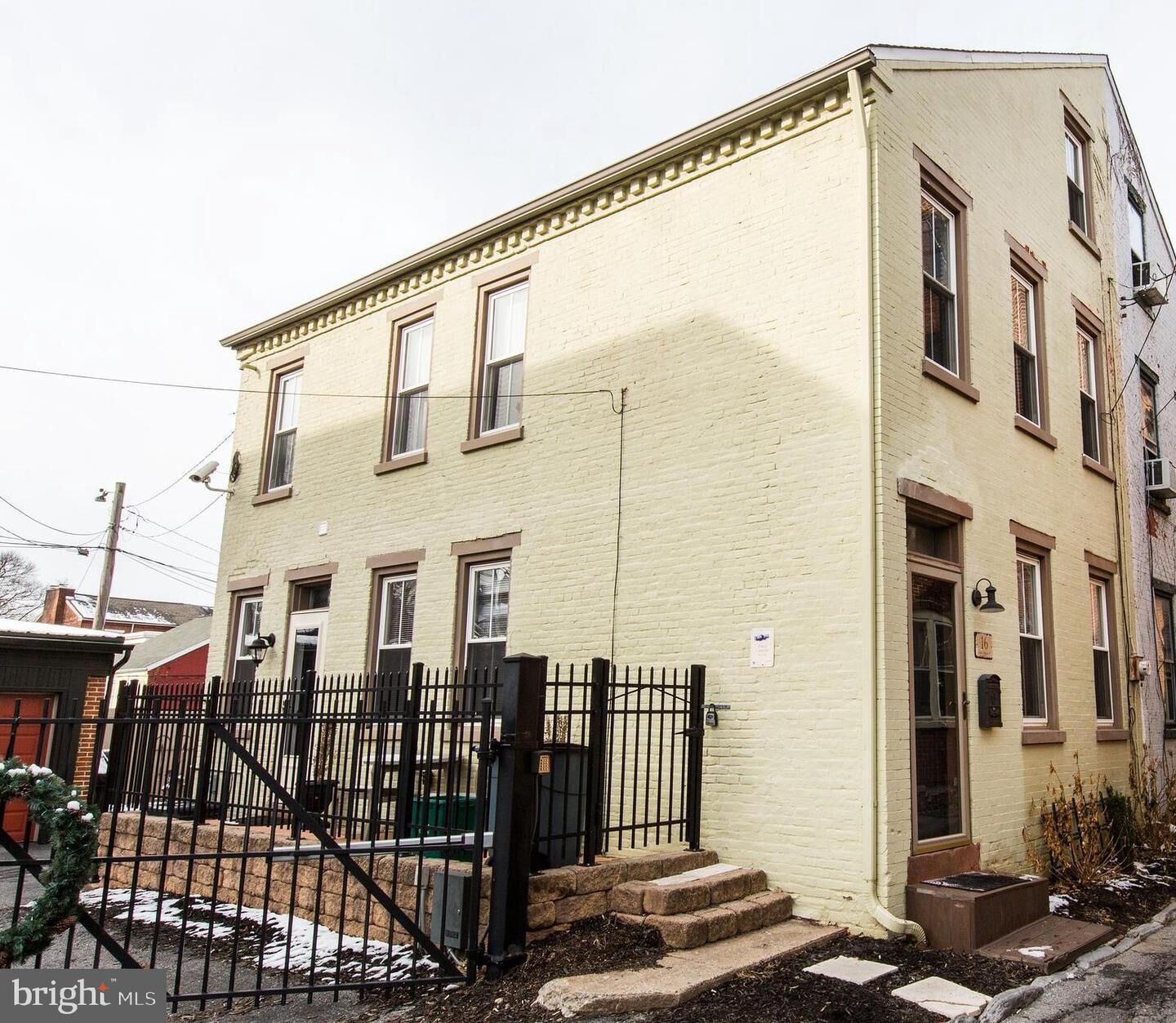 Property Photo:  16 N Jefferson Street  PA 17602 