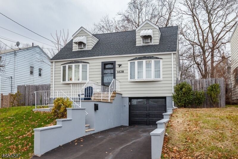 Property Photo:  1628 Kenneth Ave  NJ 07083 
