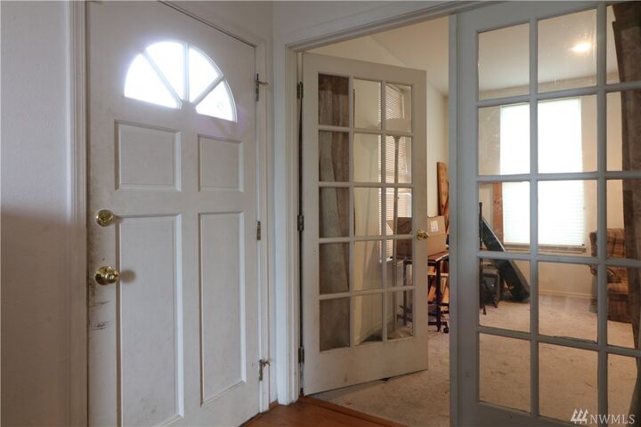 Property Photo:  619 S Grant Avenue  WA 98405 