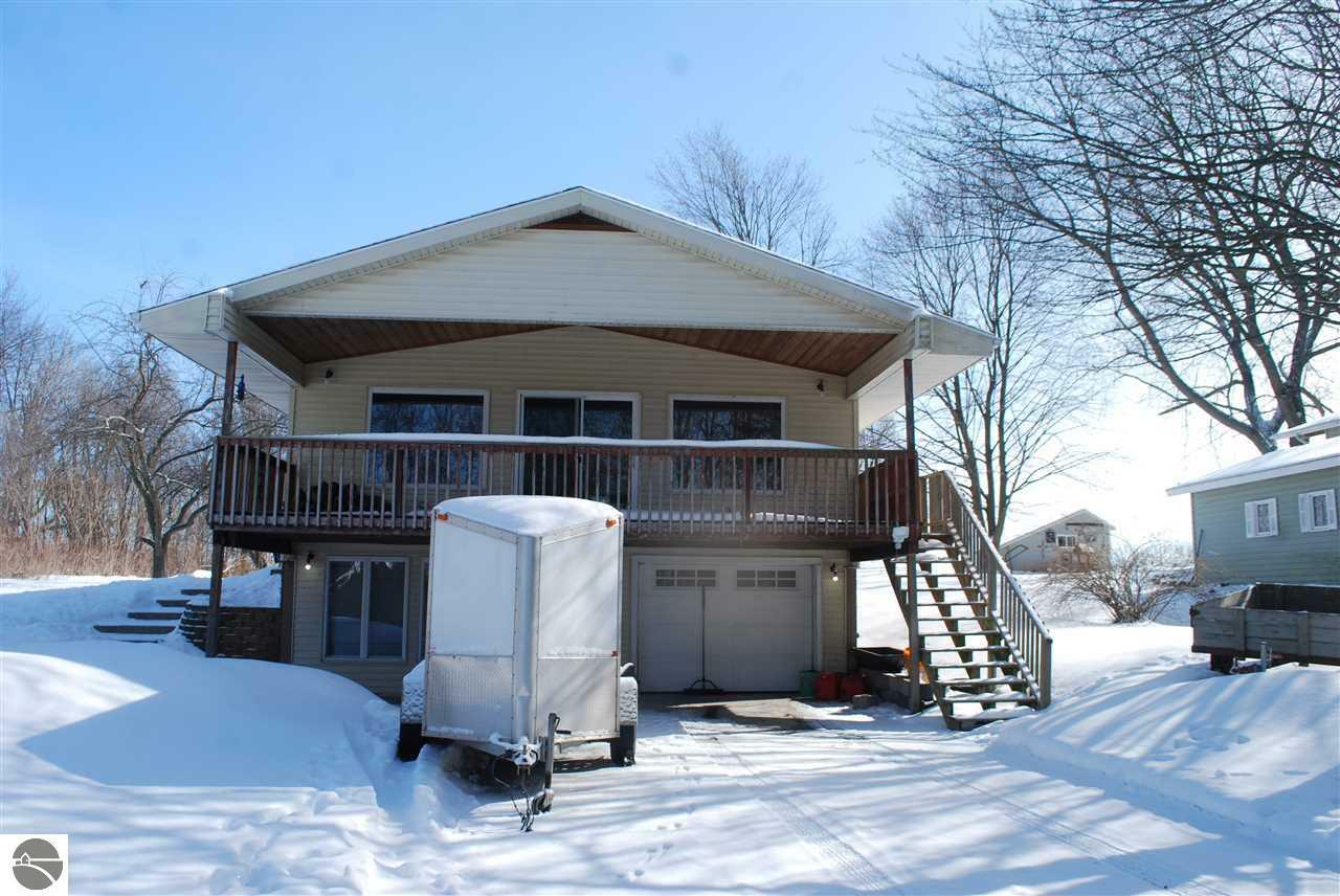 Property Photo:  1009 Circle Drive  MI 48893 