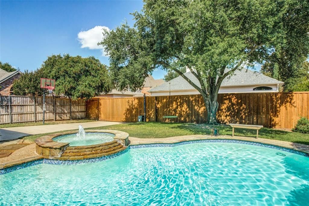Property Photo: 5813 Ridgehaven Drive TX 75093