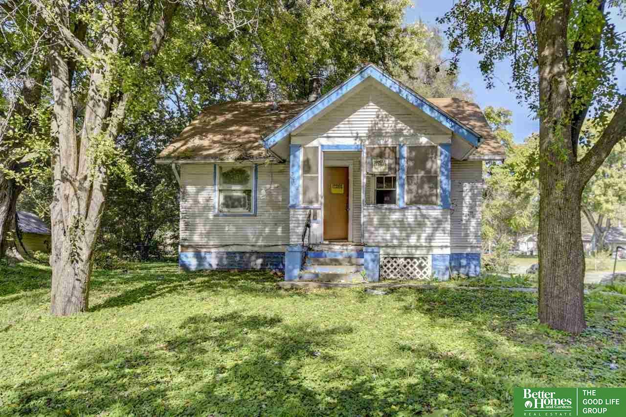 Property Photo:  3802 Paxton  NE 68111 