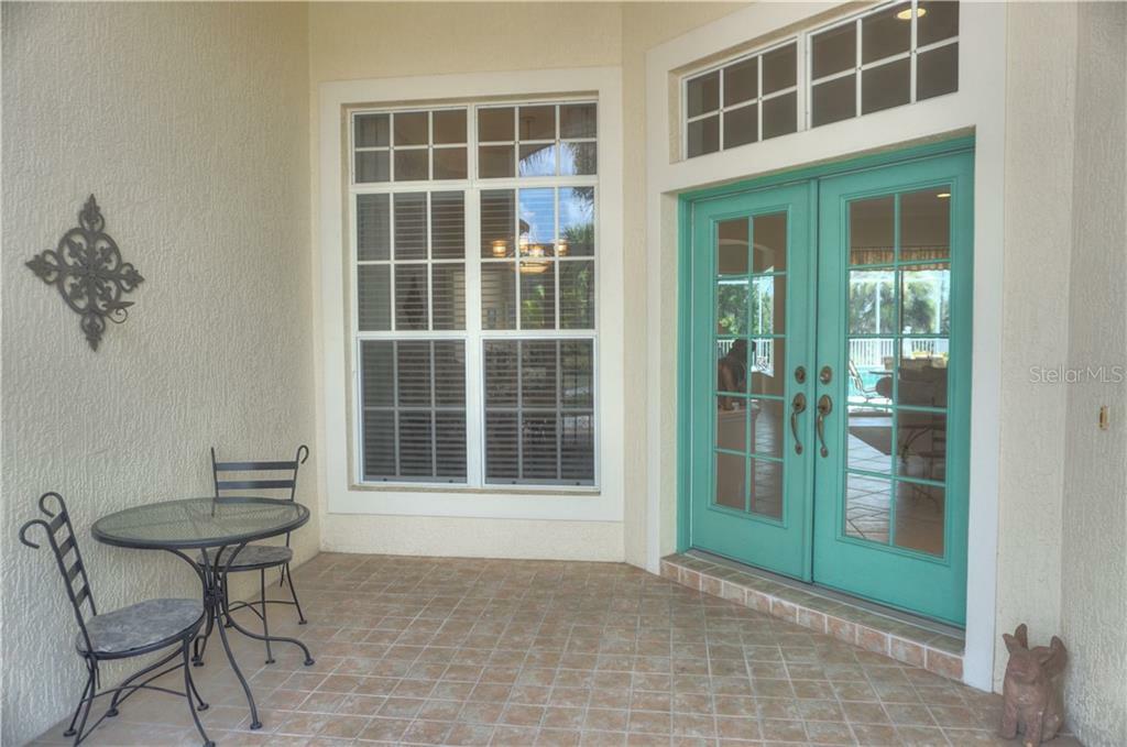 Property Photo: 930 Chickadee Drive FL 34285