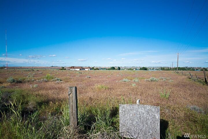 Property Photo: 5023 Road F NE WA 98837