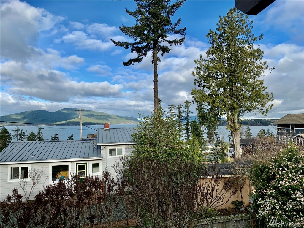 Property Photo:  4002 W 3rd  WA 98221 