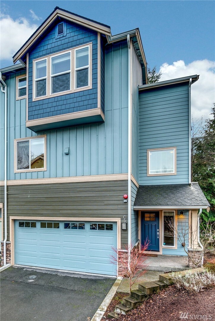 Property Photo: 23000 NE 8th St C-5 WA 98074