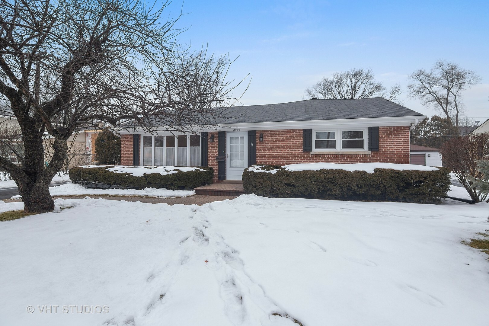 Property Photo:  2446 Walters Avenue  IL 60062 