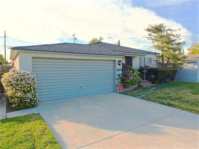 Property Photo: 4133 Lomina Avenue CA 90713
