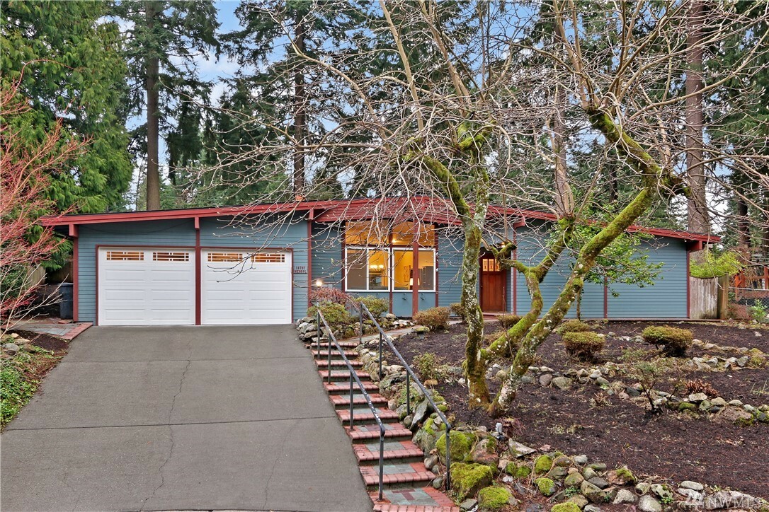 Property Photo:  16737 NE 98th Place  WA 98052 