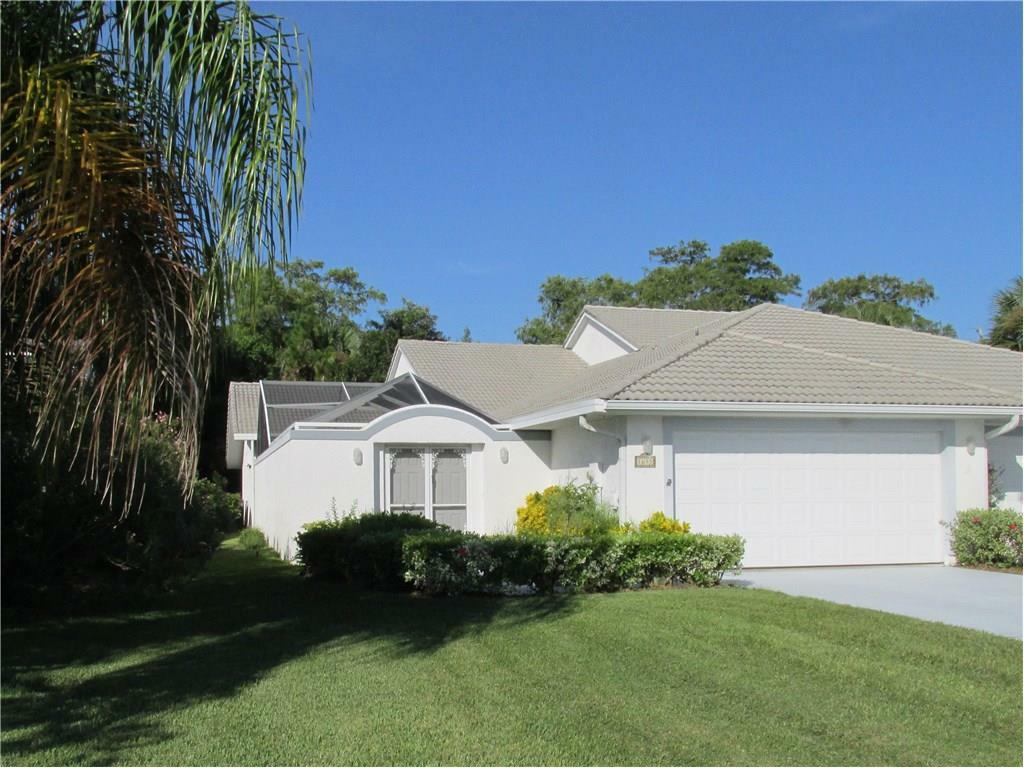 Property Photo: 1685 Aynsley Way FL 32966
