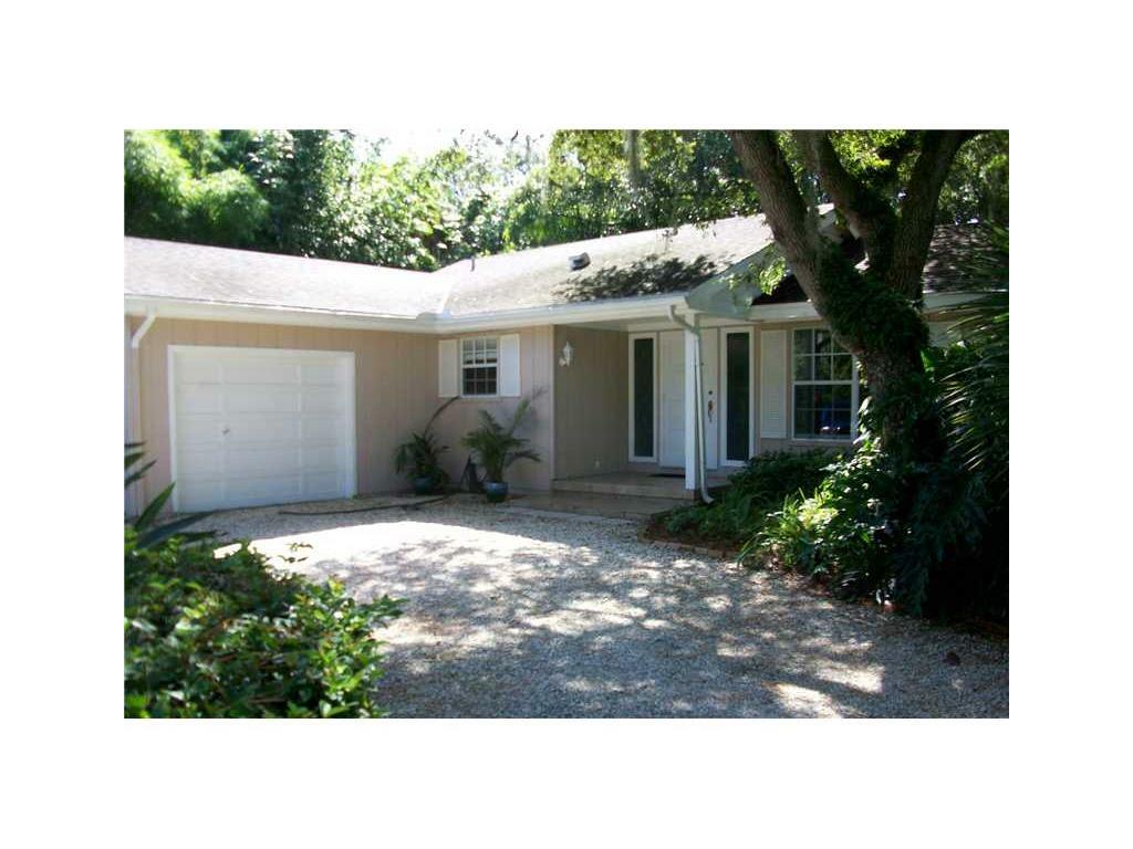 Property Photo: 651 Broadway FL 32960