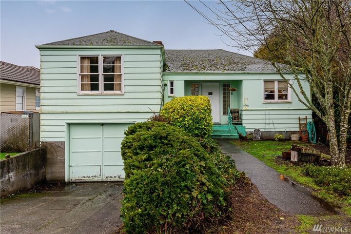 4091  Hillcrest Avenue SW  Seattle WA 98116 photo