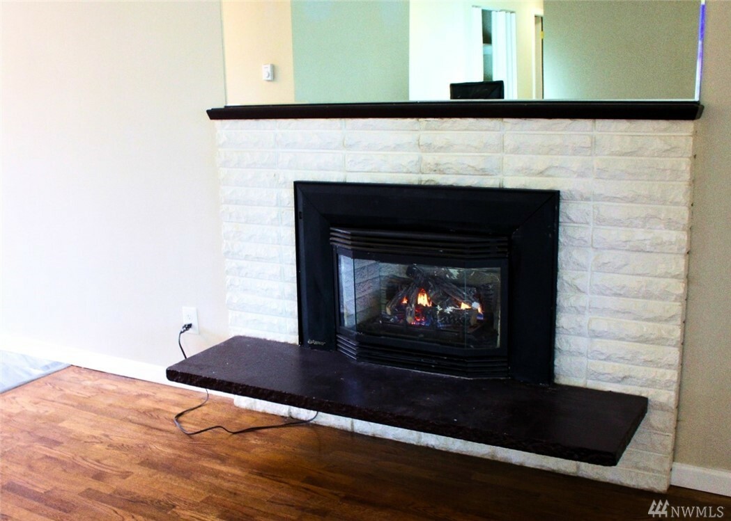 Property Photo: 14412 Ash Way WA 98087