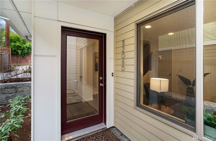 Property Photo: 5206 Delridge Way SW D WA 98106