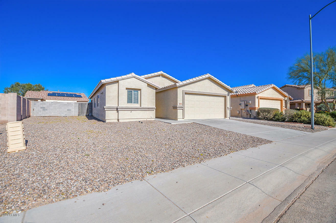 Property Photo:  822 W Melrose Drive  AZ 85122 