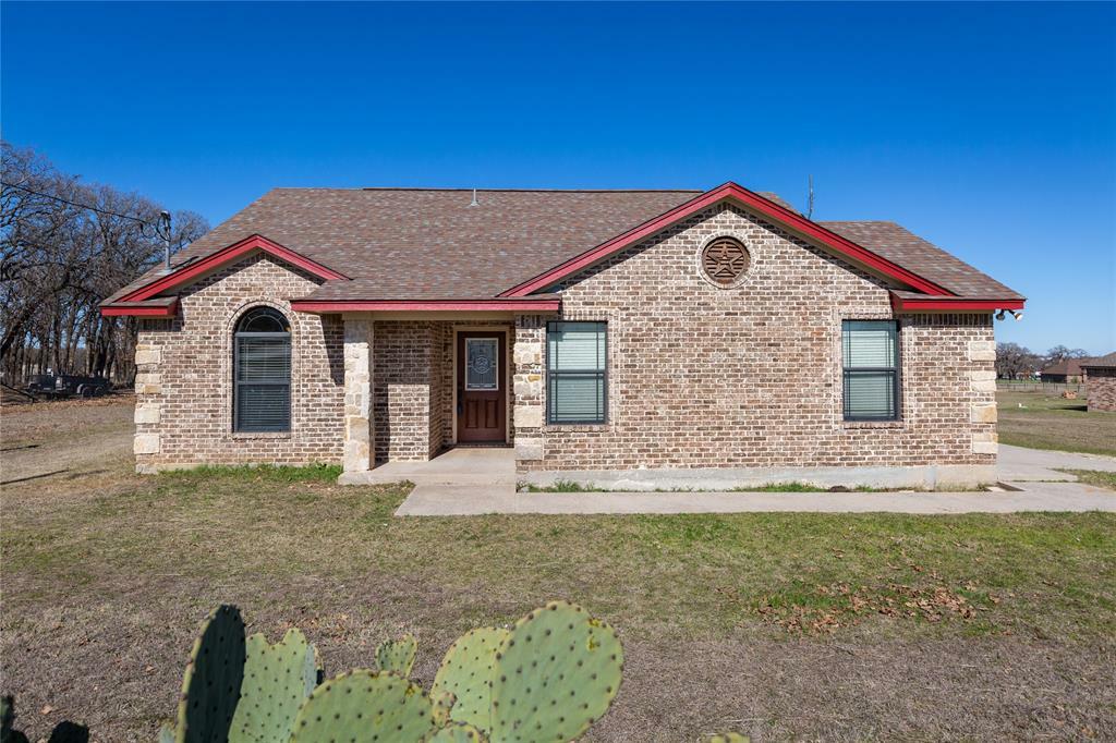 Property Photo:  201 E Arbor Court  TX 76082 