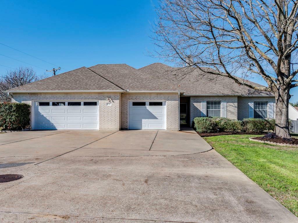 Property Photo:  1216 Amistad Drive  TX 78664 