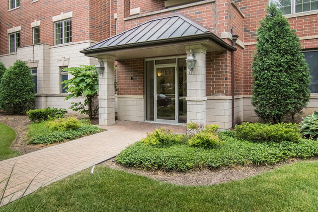 Property Photo:  1033 Peterson Avenue 301  IL 60068 