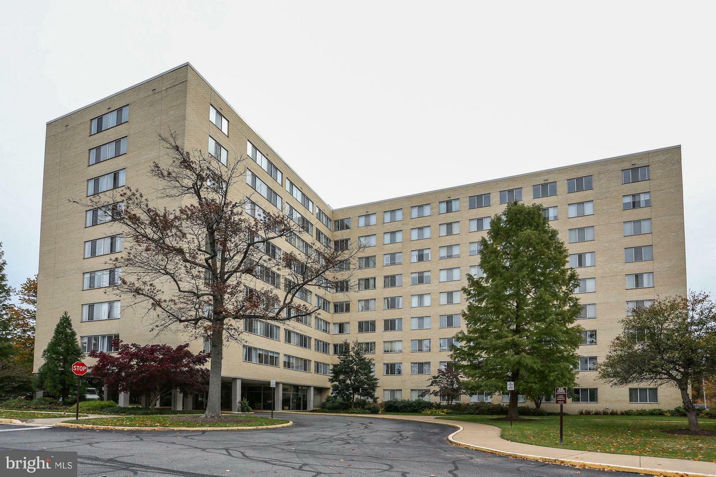 Property Photo: 6641 Wakefield Drive 202 VA 22307