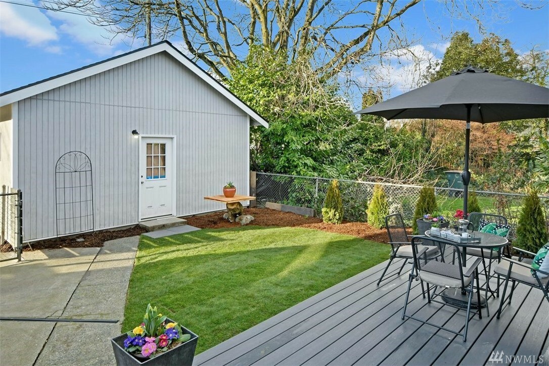 Property Photo:  6229 Carleton Ave S  WA 98108 