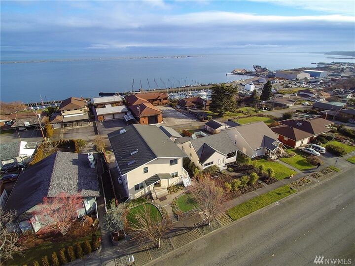 Property Photo: 1021 W 5th St WA 98363