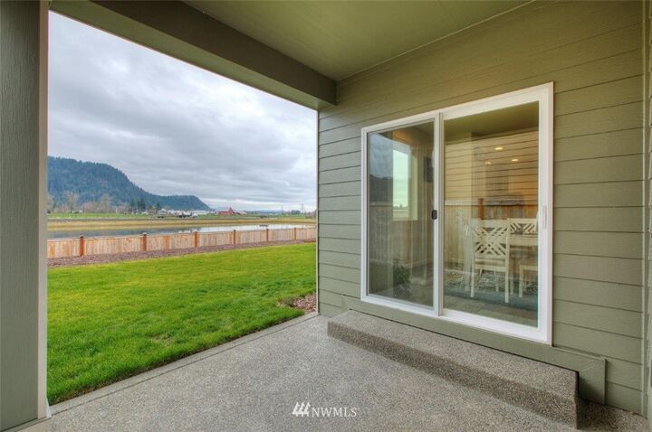 Property Photo:  576 Sigrist Drive E  WA 98022 