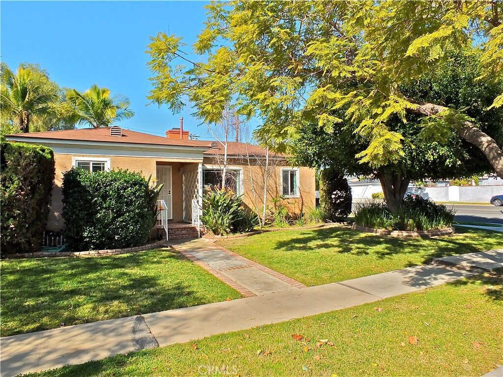 Property Photo:  4255 Boyar Avenue  CA 90807 