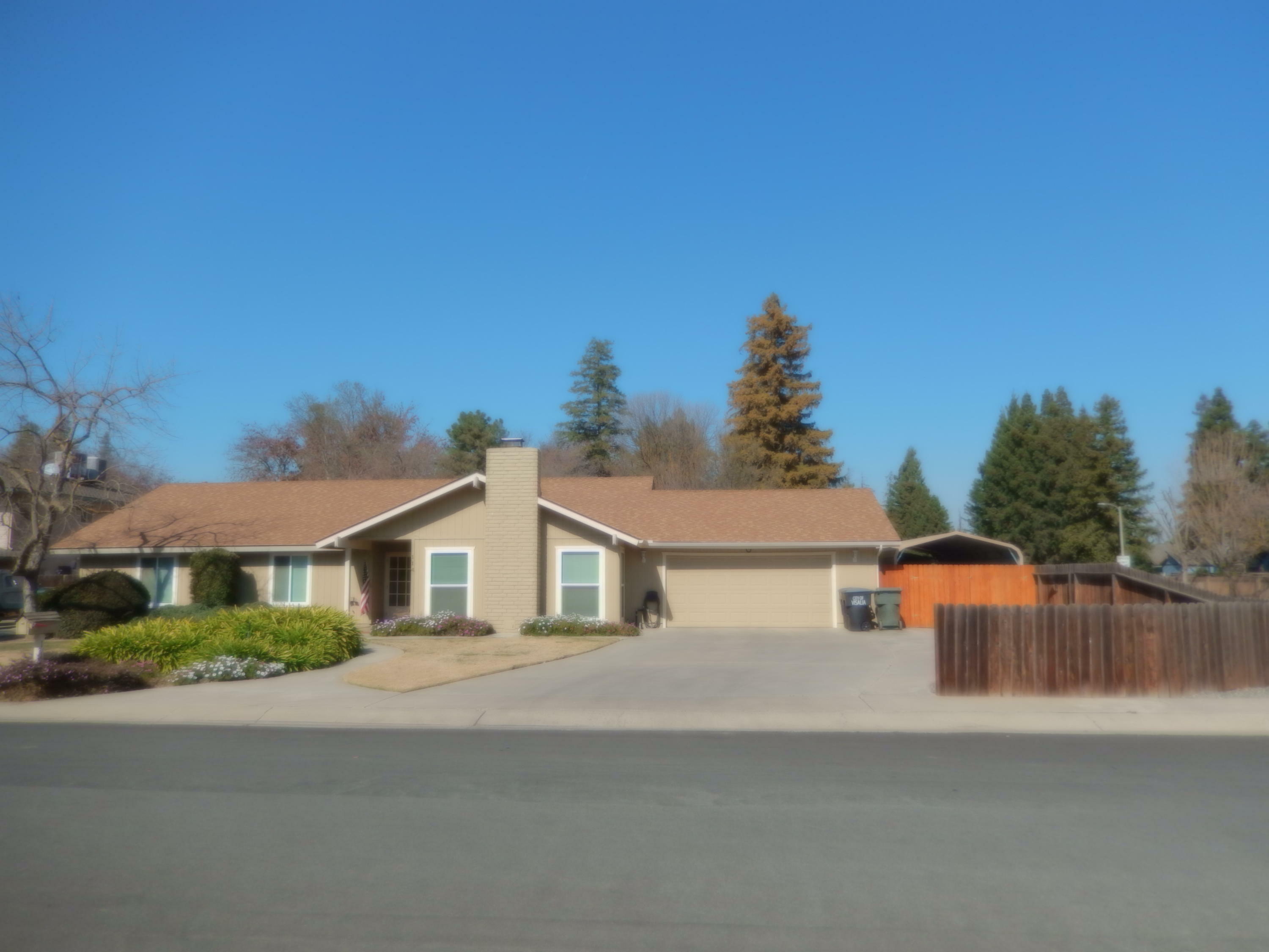 Property Photo:  114 W Oak View Drive  CA 93277 