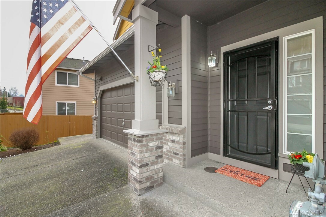 Property Photo:  6111 Alexander Place SE  WA 98092 