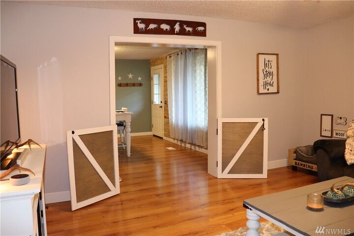 Property Photo:  502 Grandview Ave  WA 98584 