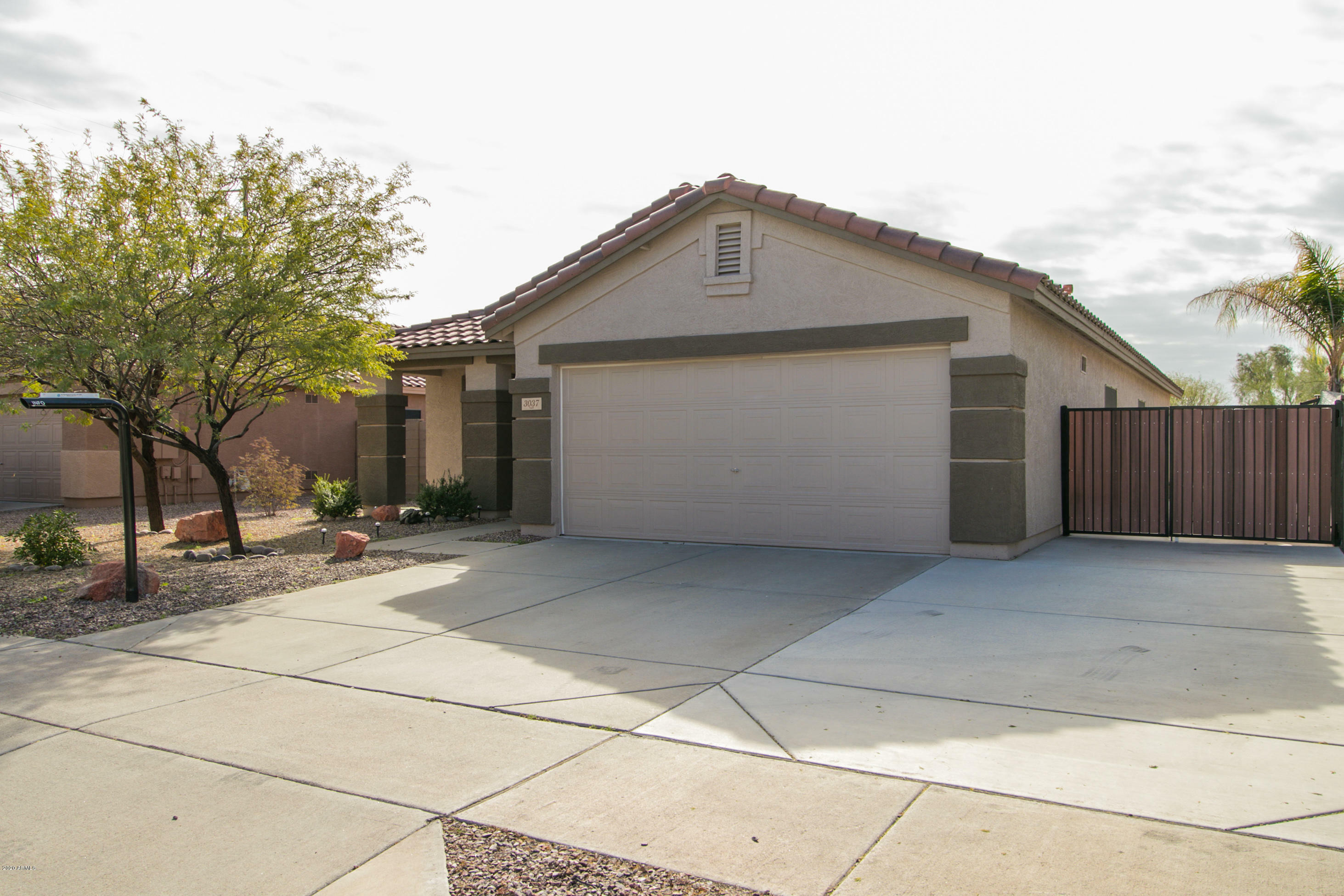 Property Photo:  3037 W Silver Sage Lane  AZ 85083 