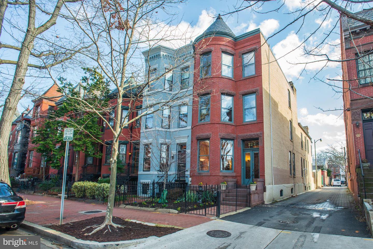 226 8th Street SE  Washington DC 20003 photo