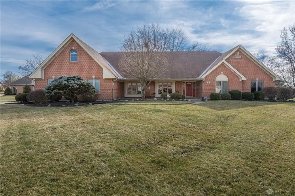 Property Photo:  5 Heritage Court  OH 45066