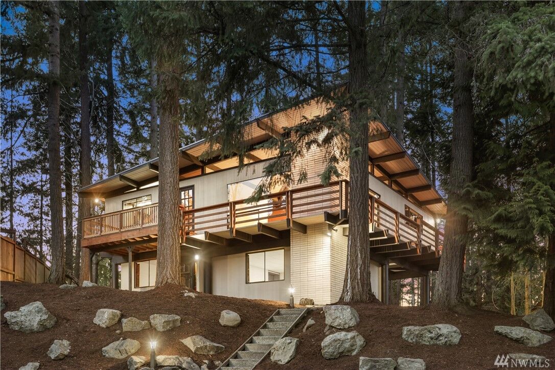 Property Photo:  4221  160th Avenue SE  WA 98006 