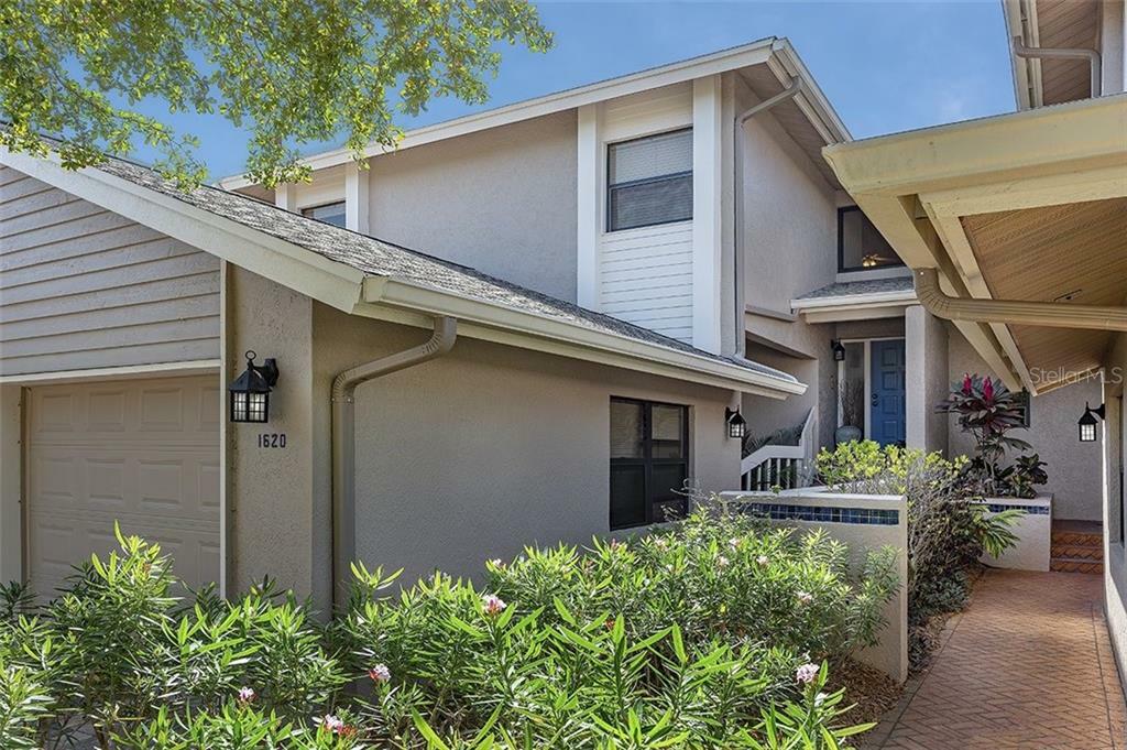 Property Photo: 1620 Starling Drive 204 FL 34231