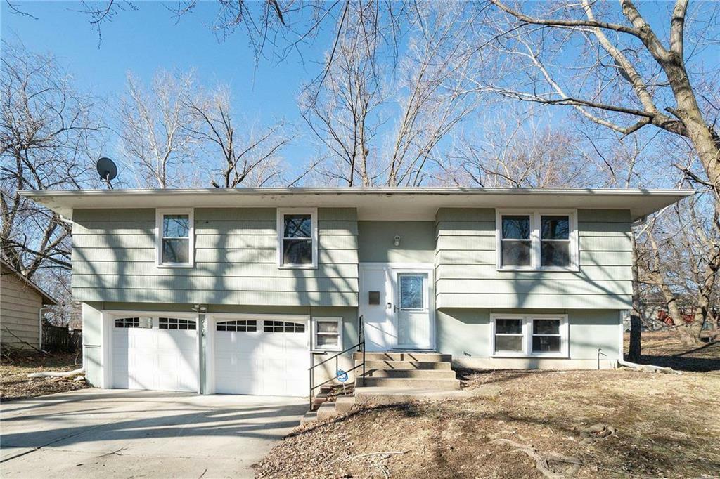 Property Photo: 9304 Oakland Avenue MO 64138