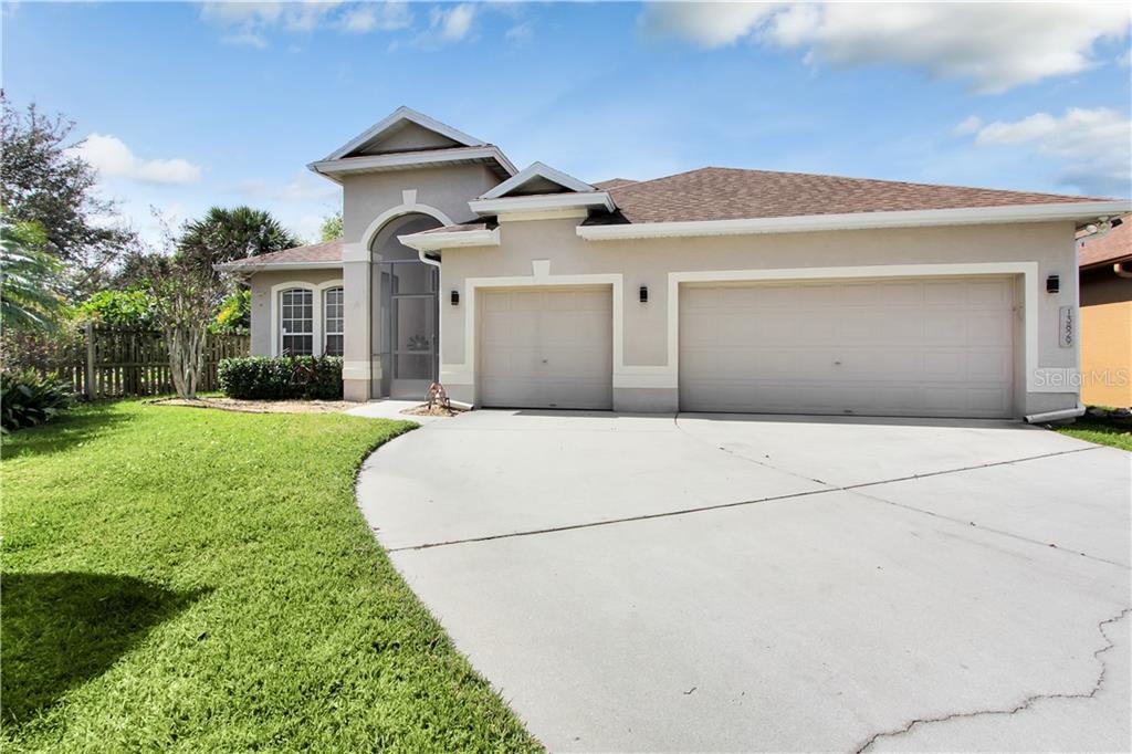 Property Photo: 13829 Sunshowers Circle FL 32828