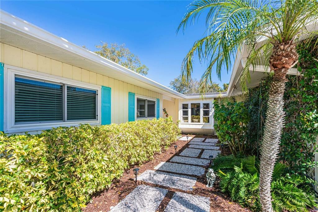 Property Photo:  395 Avenida Milano  FL 34242 