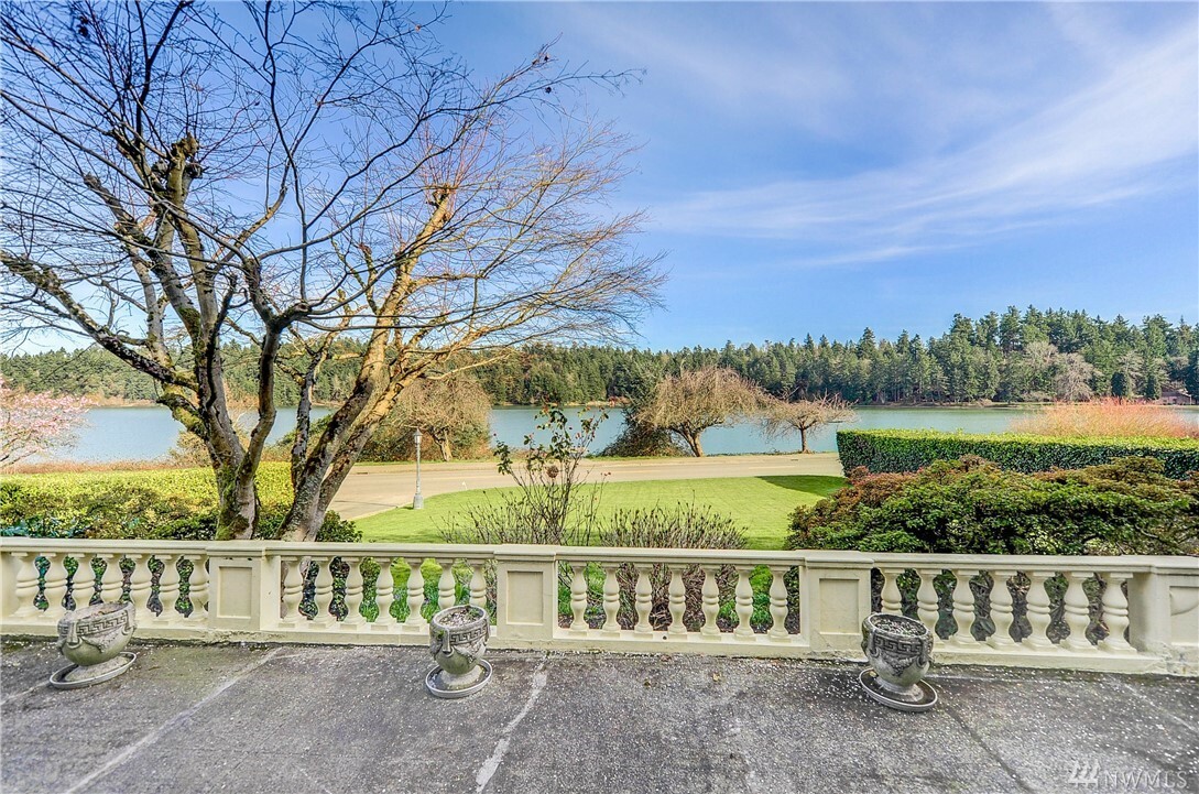 Property Photo:  5221 Lake Washington Blvd S  WA 98118 