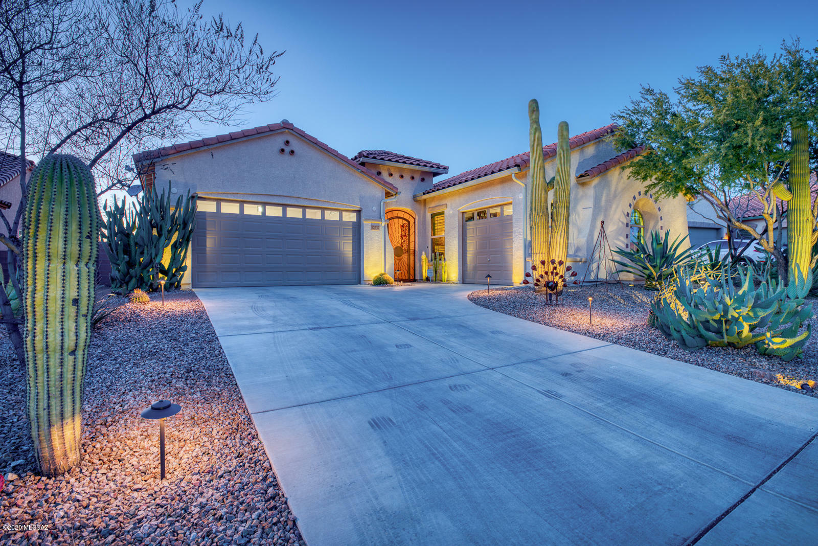 Property Photo:  12537 N Wind Runner Parkway  AZ 85658 