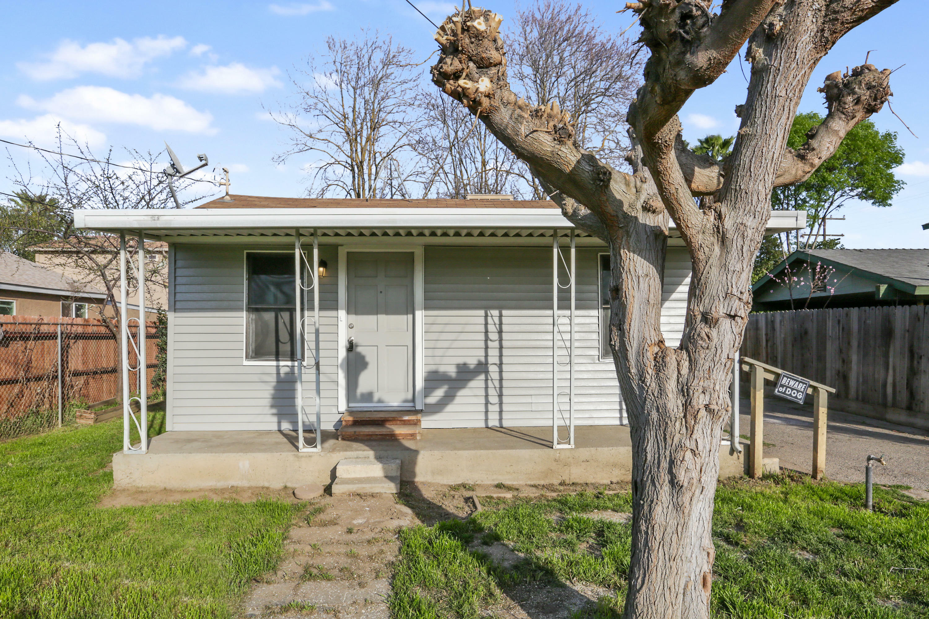 Property Photo:  1826 N Giddings Street  CA 93291 