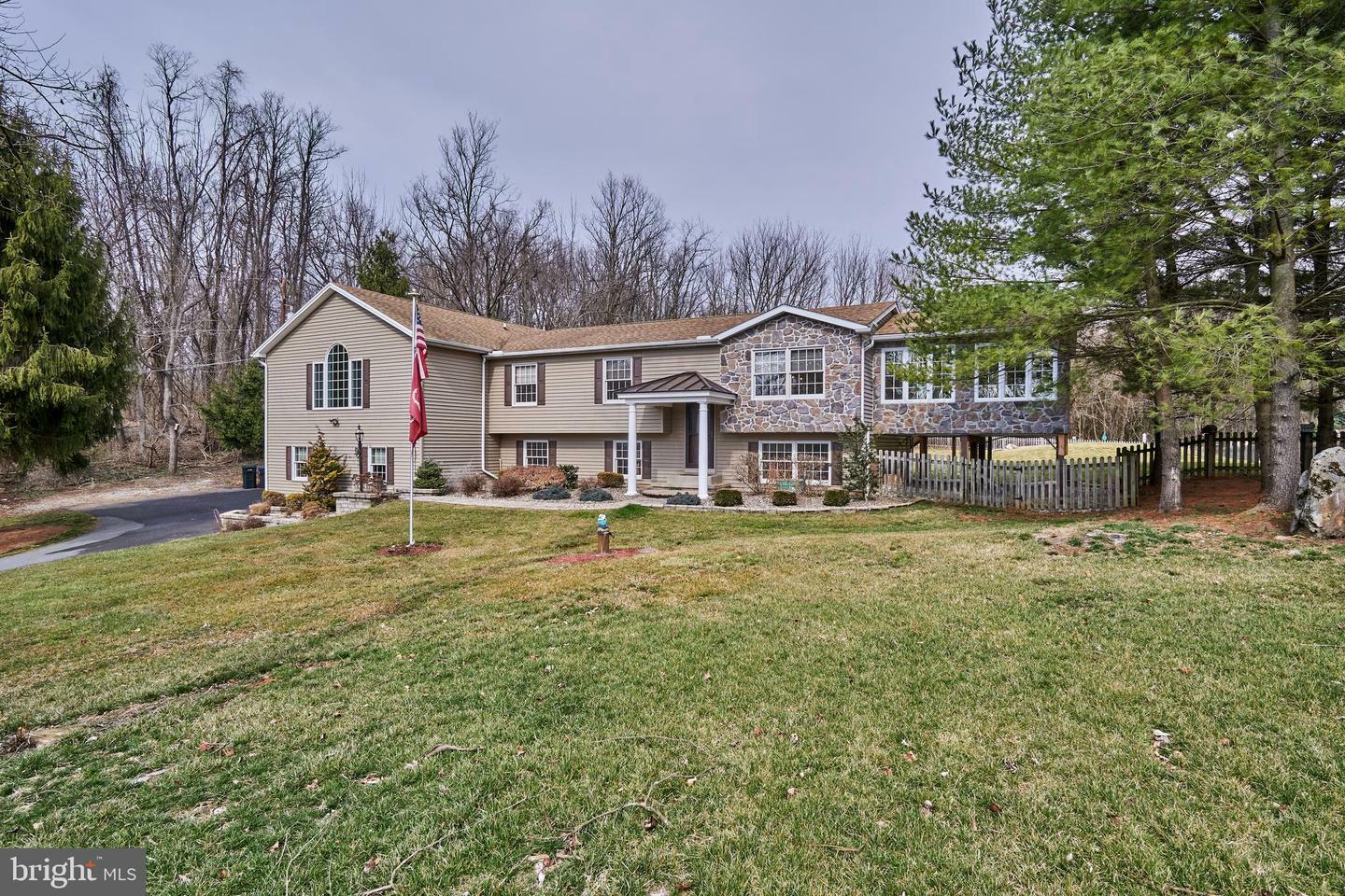 Property Photo:  221 Richland Road  PA 17015 