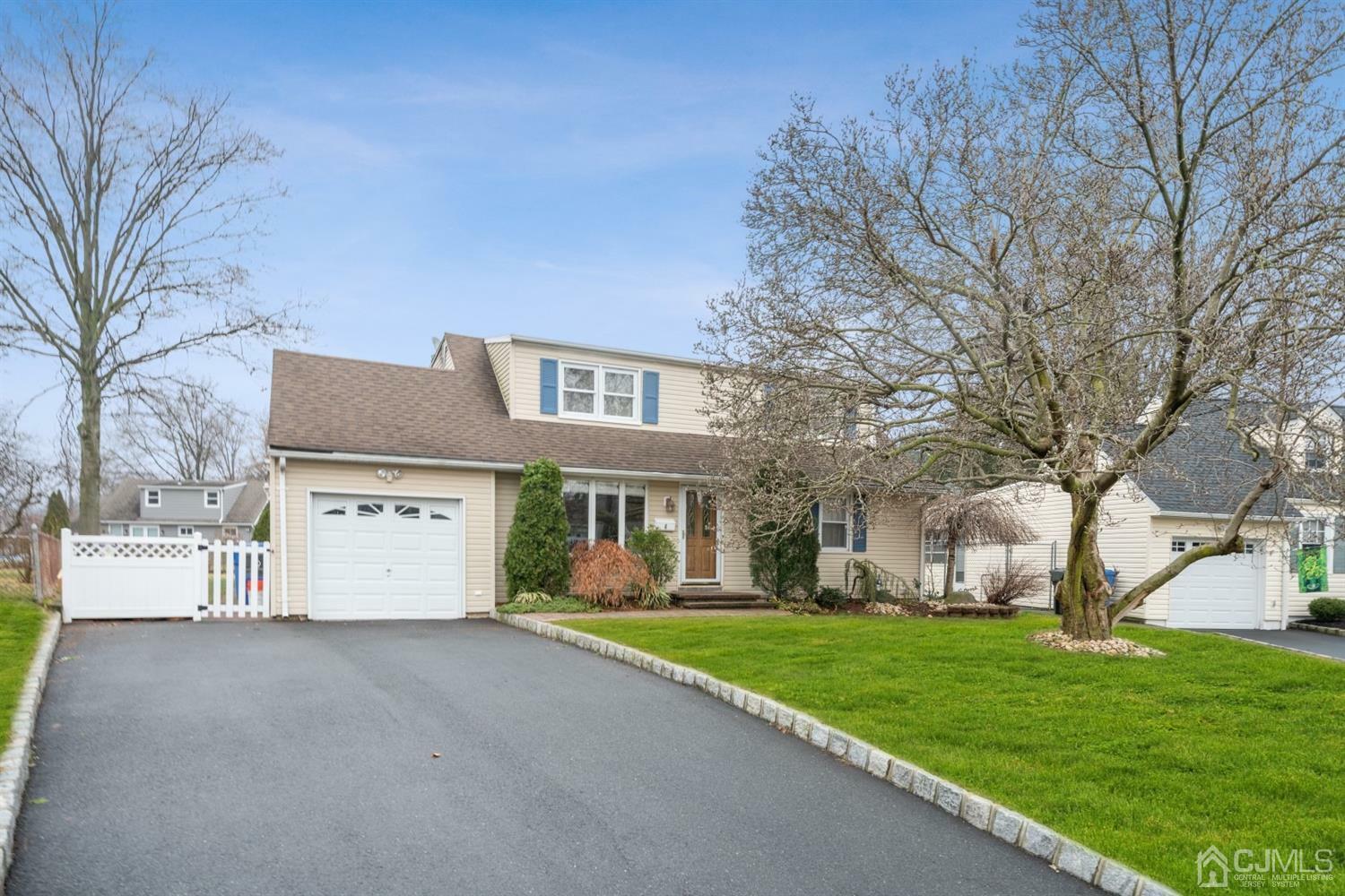 Property Photo:  6 Longfellow Drive  NJ 07067 