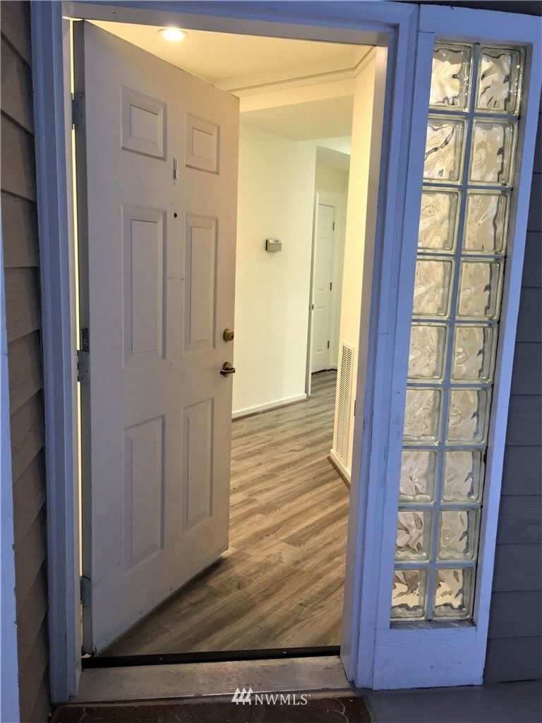 Property Photo:  702  Kirkland Way 3  WA 98033 