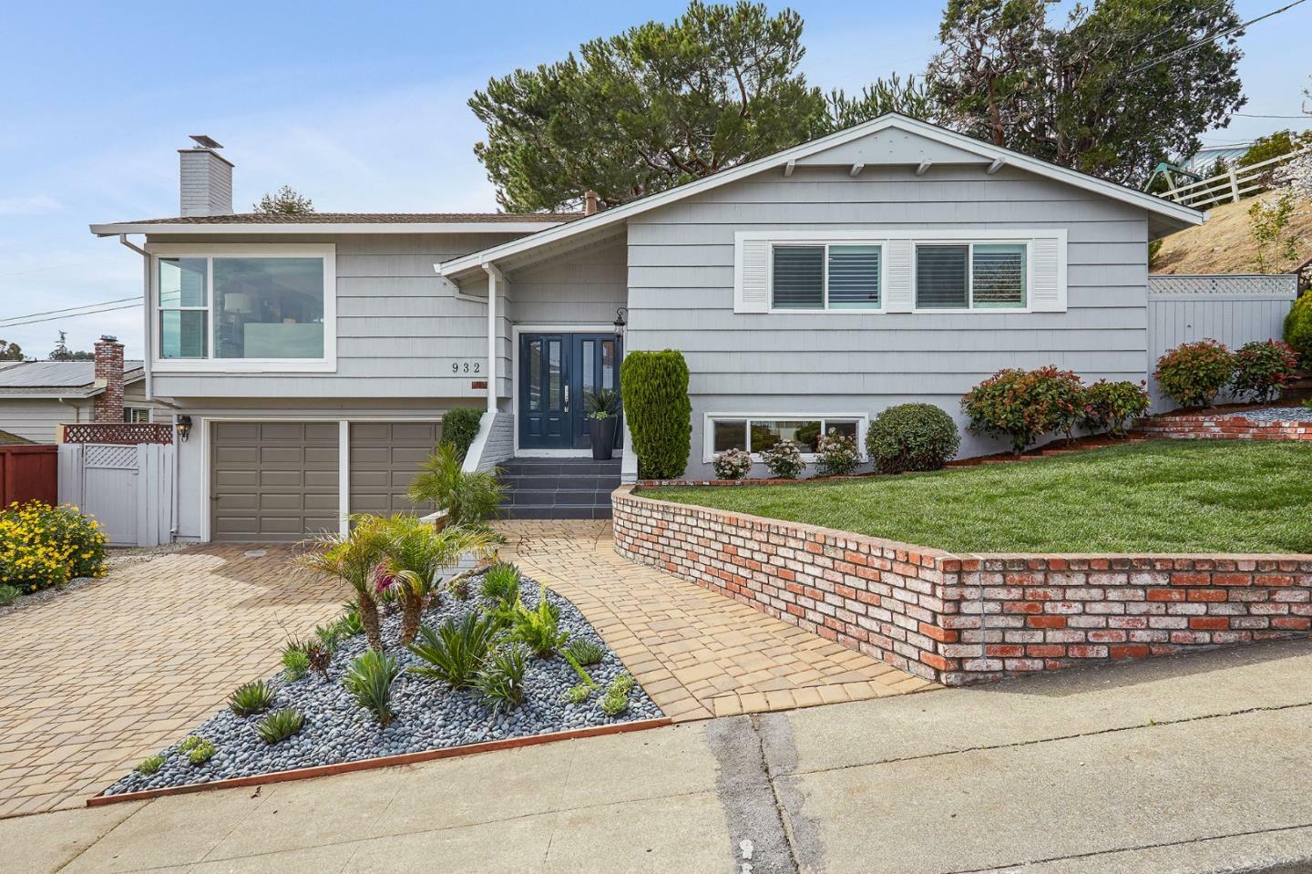 Property Photo:  932 Cambridge Road  CA 94061 